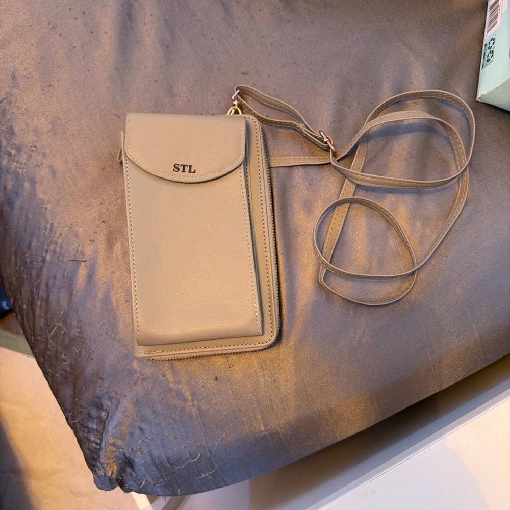 Crossbody wallet